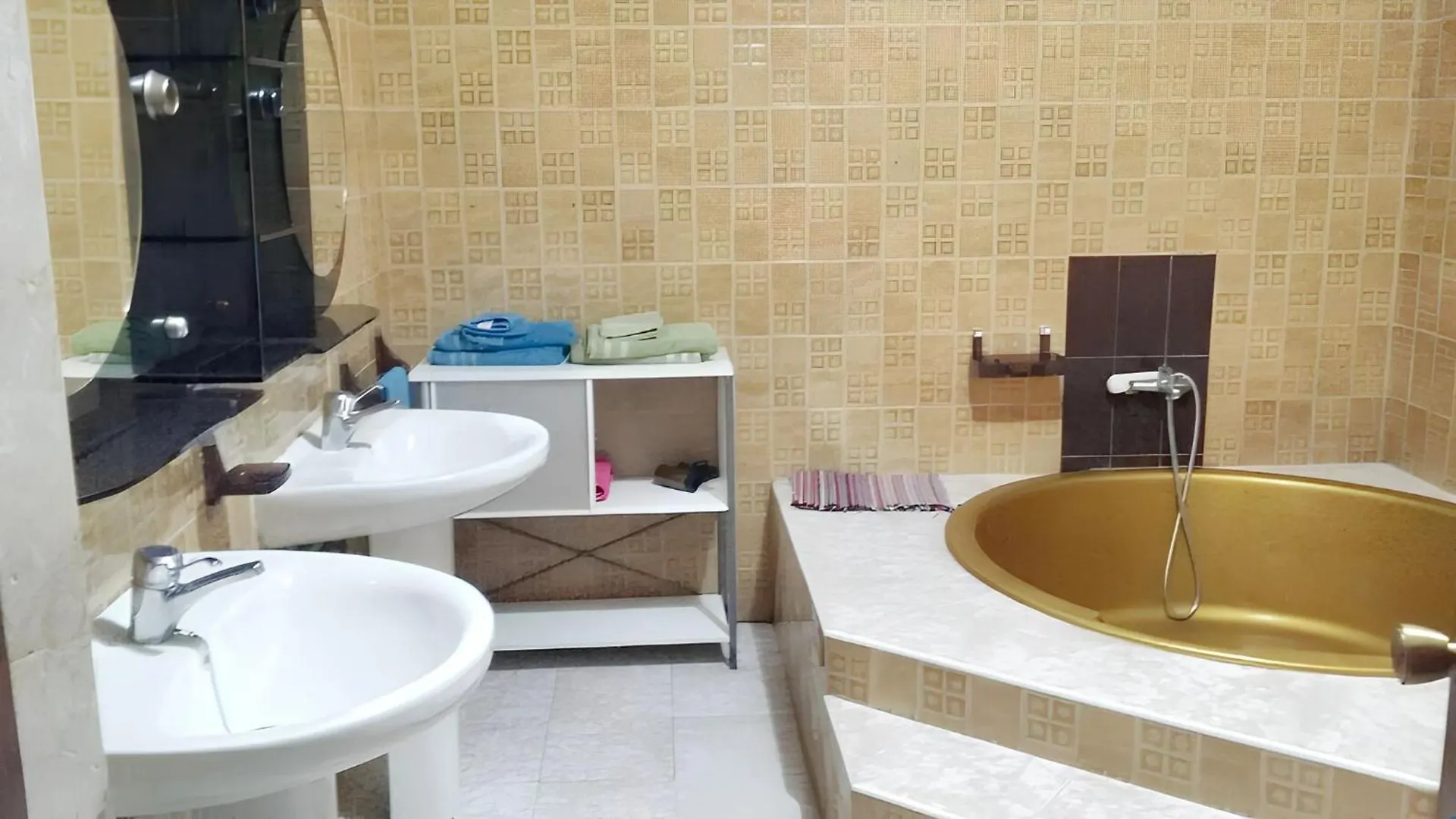 Spacious Apartment In The Heart Of Cadiz 130 M² City View